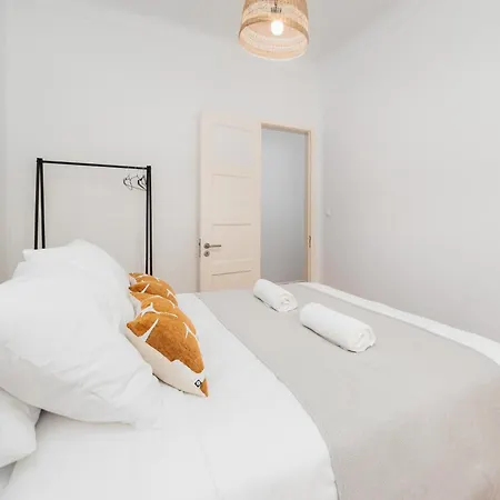 3db- Walk Everywhere From Bright And Stylish In An Exceptional Location * リスボン