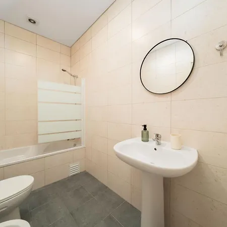 3db- Walk Everywhere From Bright And Stylish In An Exceptional Location リスボン